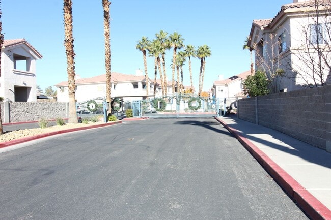 Building Photo - 2 Bedroom Condo Adjacent to Summerlin