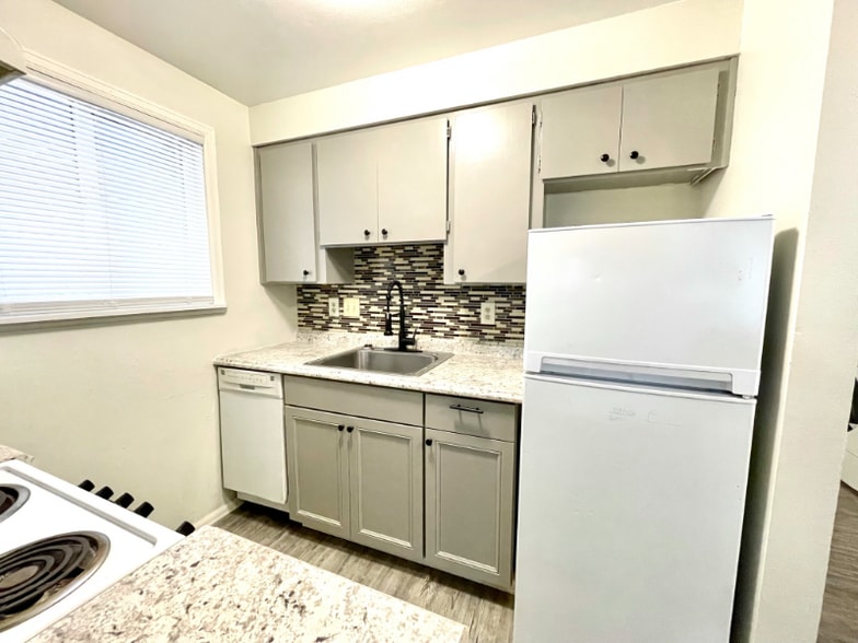 Building Photo - 2134 E Cataldo Ave