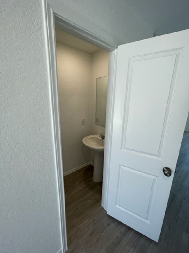 Building Photo - Newly Built & Stylish 4BR/2.5BA Two-Story ...