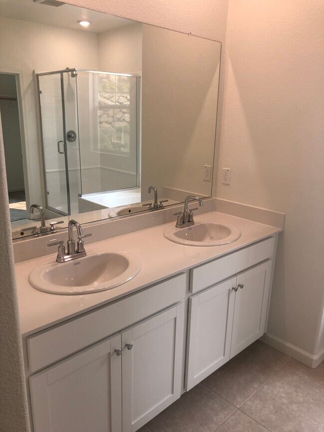 Building Photo - BEAUTIFUL HOME IN FOLSOM IN GATED COMMUNITY!!