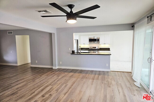 Building Photo - 22337 Cantara St