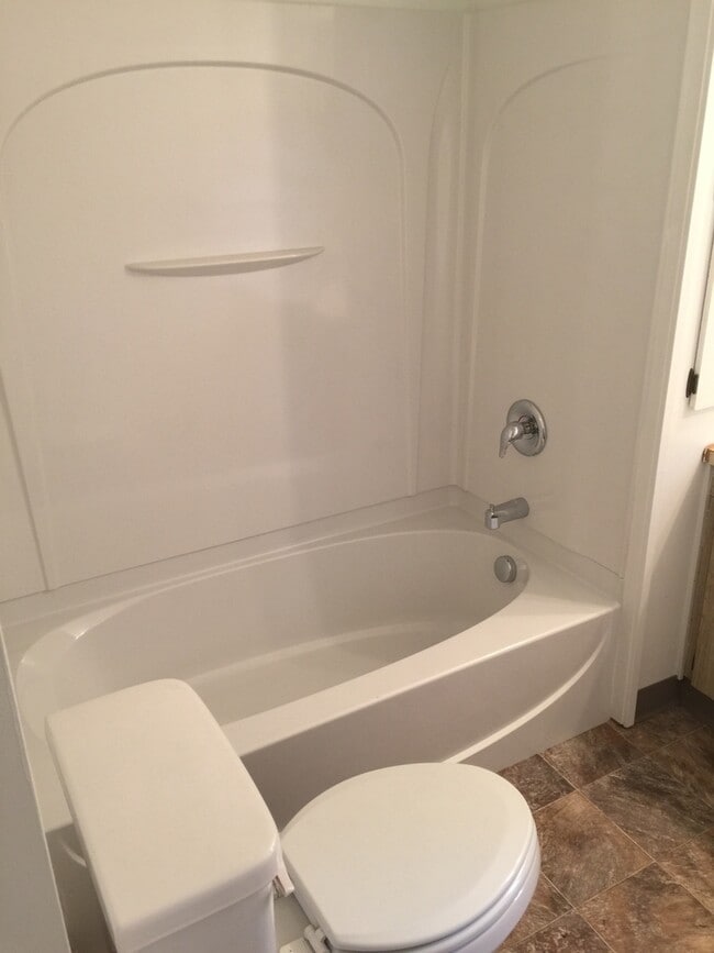 Building Photo - 1077 W Axton Rd