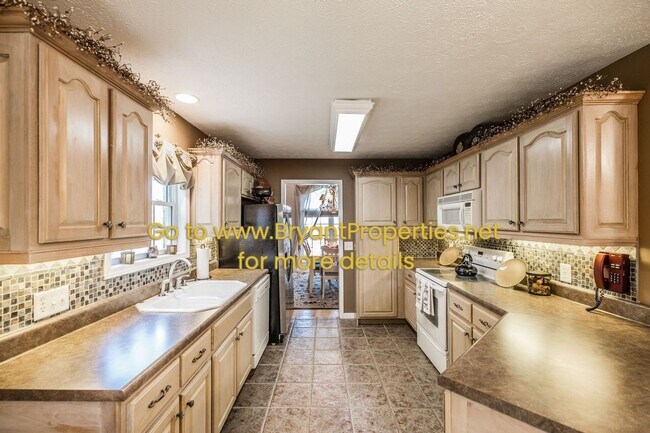 Building Photo - Madison/Rivergate Area - 3 Bedroom, 2.5 Baths