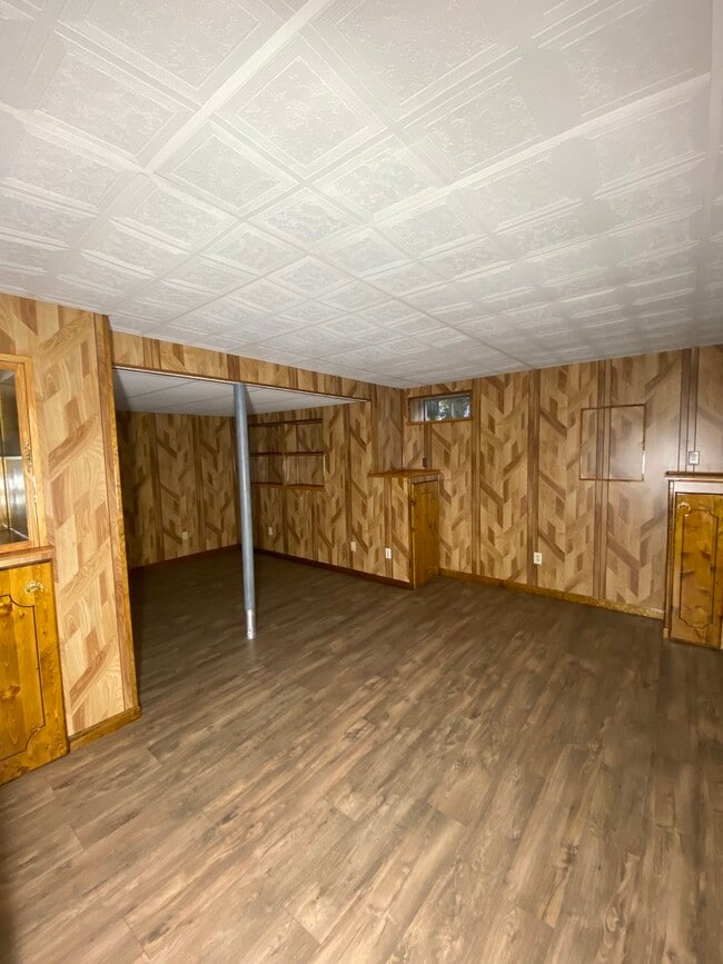 Building Photo - 403 Cypress Rd