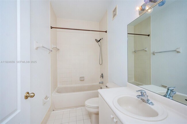 Building Photo - 1535 SE 26th St