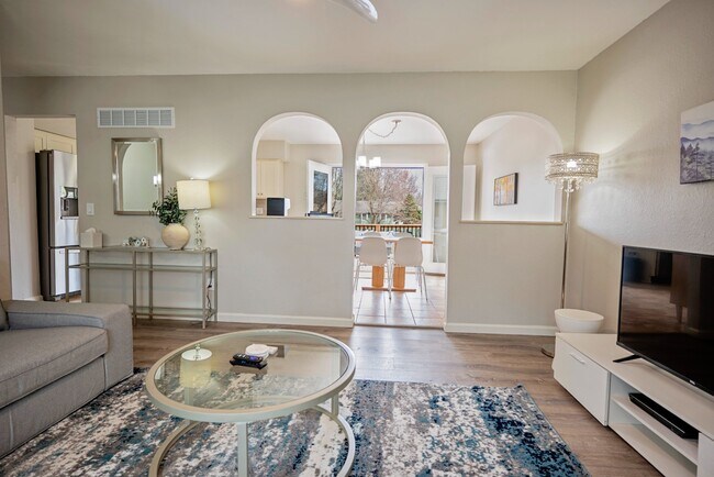 Building Photo - 413 SE Lana Ct