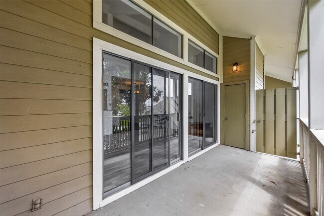 Building Photo - 180 April Point Dr S