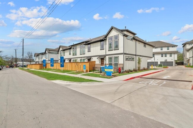 Building Photo - 200 W 56th St