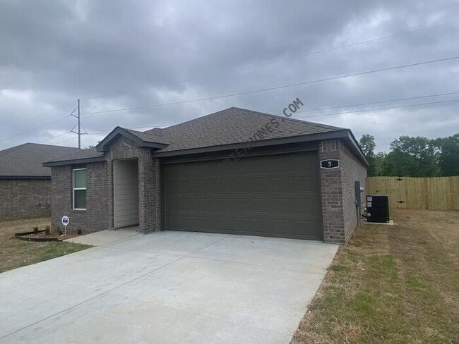 Building Photo - 5 Vineyard Dr
