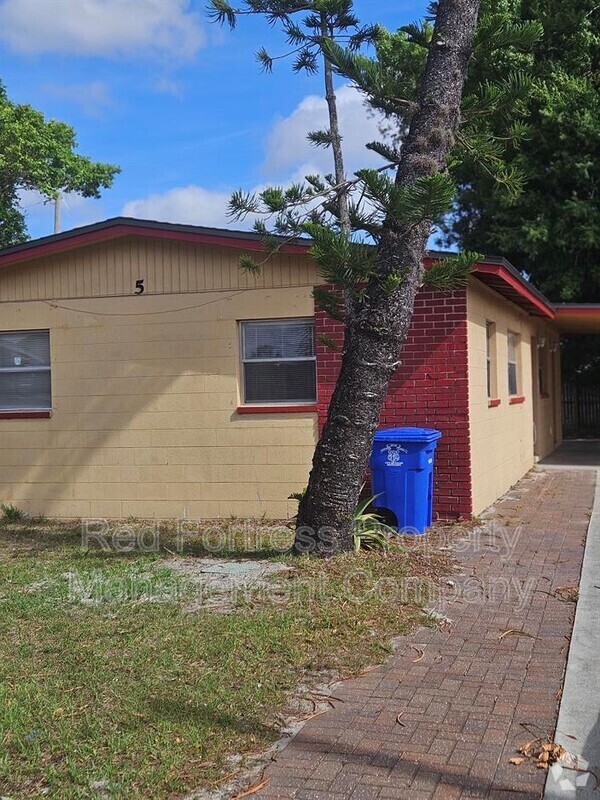 Building Photo - 5 E Clermont Ct