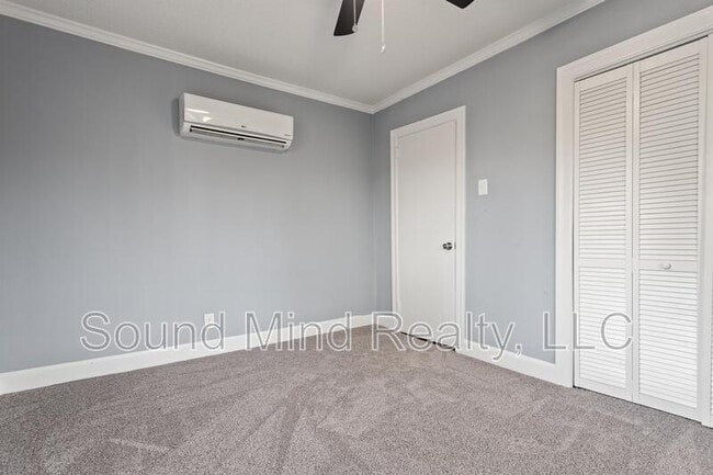 Building Photo - 914 Ranch Farm Rd