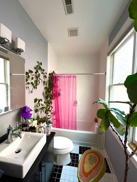 Building Photo - 3577 Warder St NW