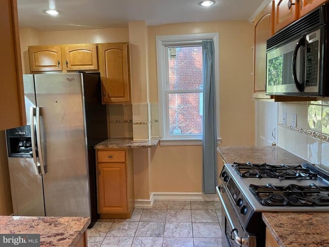 Building Photo - 610 Ritchie Ave