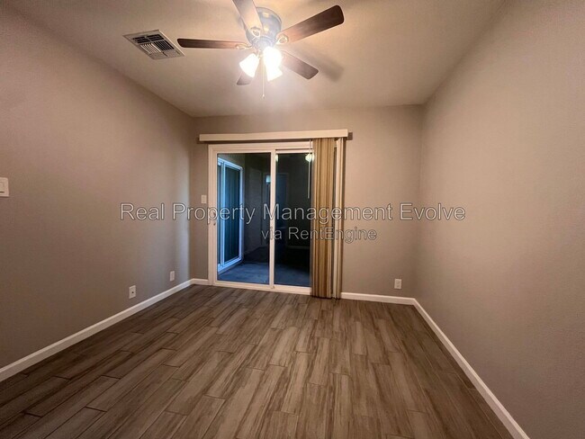 Building Photo - 408 W Blackhawk Dr