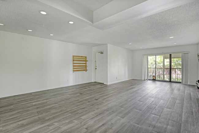 Building Photo - 3618 Alder Dr