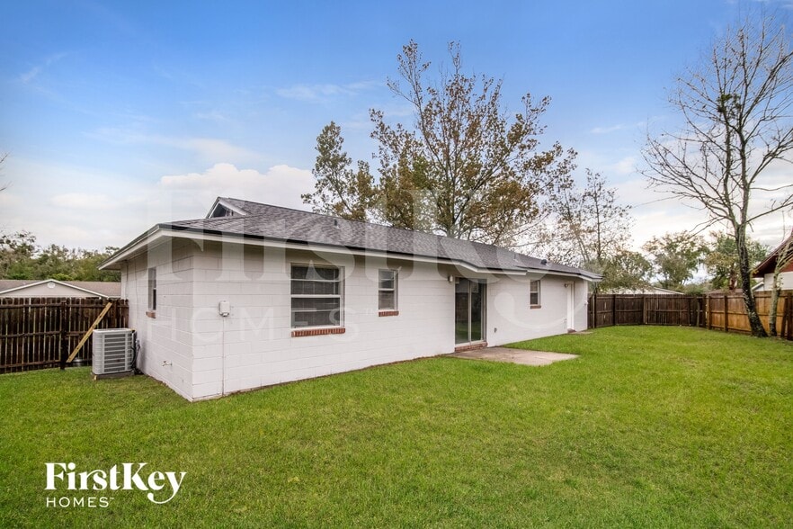 Building Photo - 8704 Country Creek Blvd