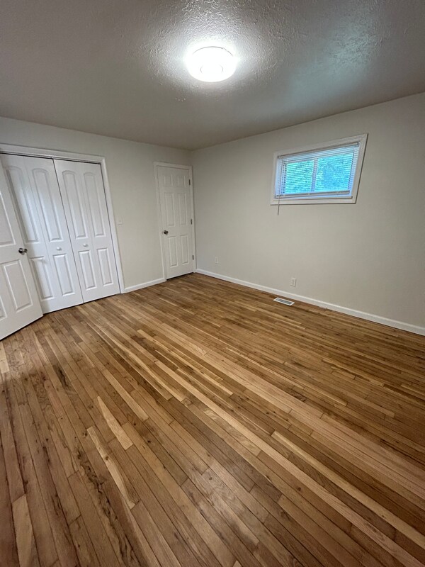 Building Photo - 755 E 104th St