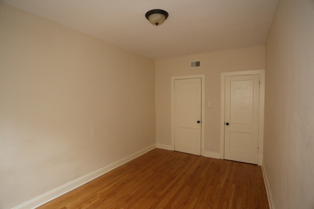 Building Photo - 4045 N Ashland Ave