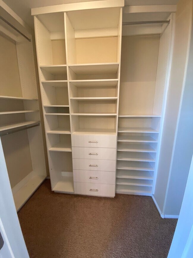 Building Photo - Wonderful 4 bed/2.5 bath home located in the NW area of Las Vegas