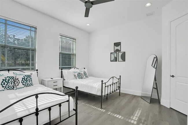 Building Photo - 1207 SW 21st St