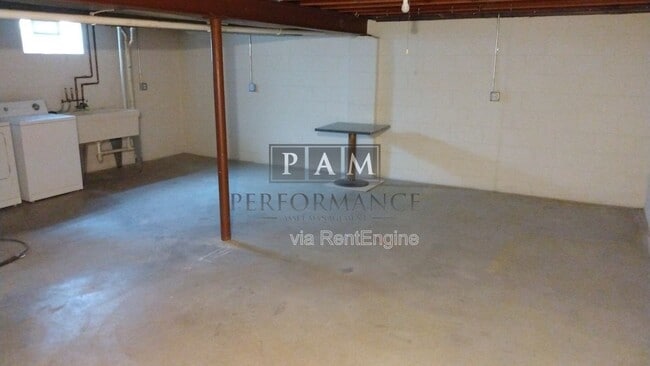 Building Photo - 8249 Imperial Dr