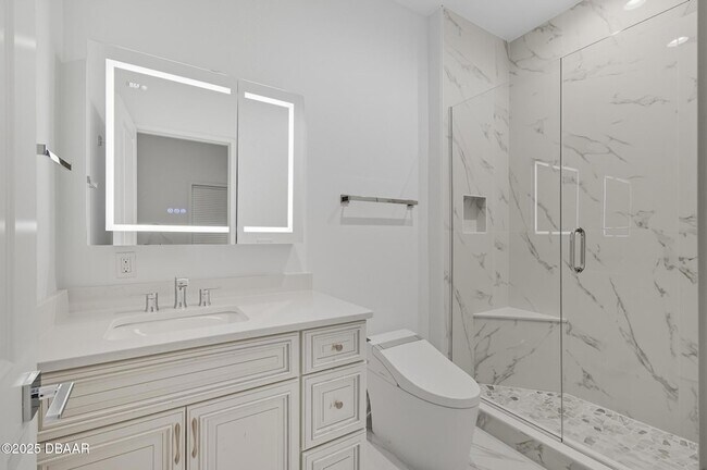 Building Photo - 200 Ocean Crest Dr