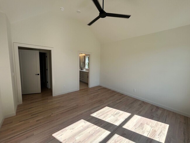 Building Photo - Amazing New Construction in North Nashville!