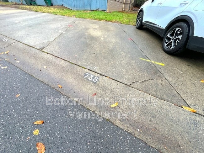 Building Photo - 738 Garden District Dr