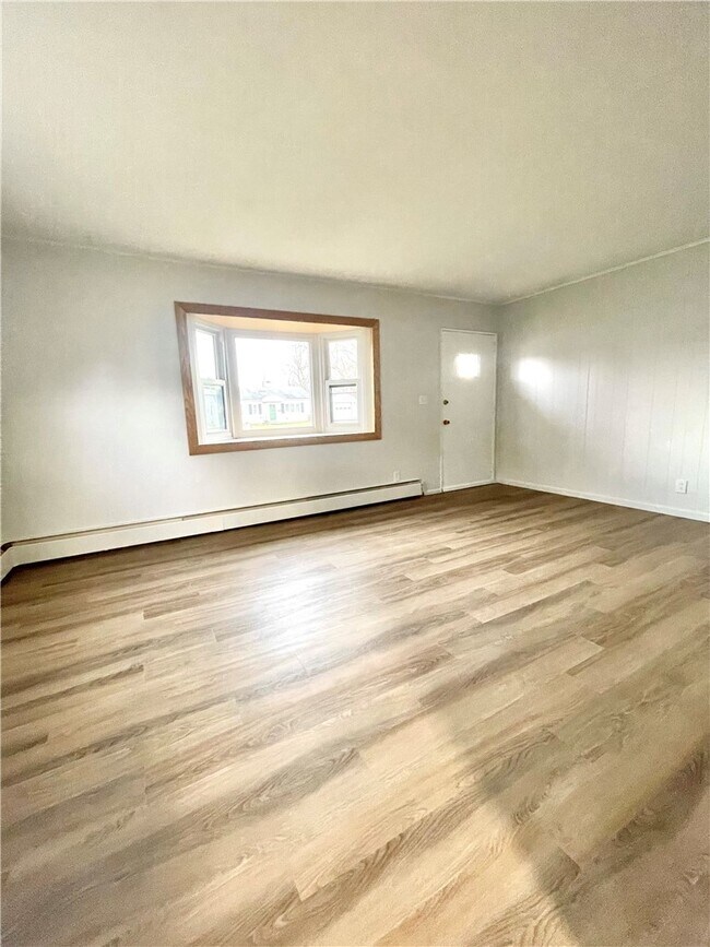 Building Photo - 218 Lynhurst Ave