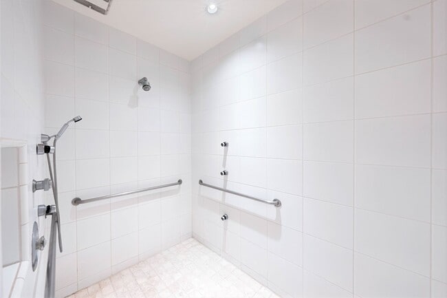 Building Photo - 10272 Overhill Dr