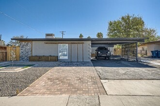 Building Photo - Stunning 2 Bedroom Newly Remodeled Modern Unit in Downtown Las Vegas