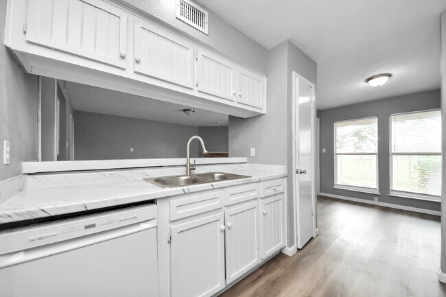 Building Photo - 13603 Ravensway Dr