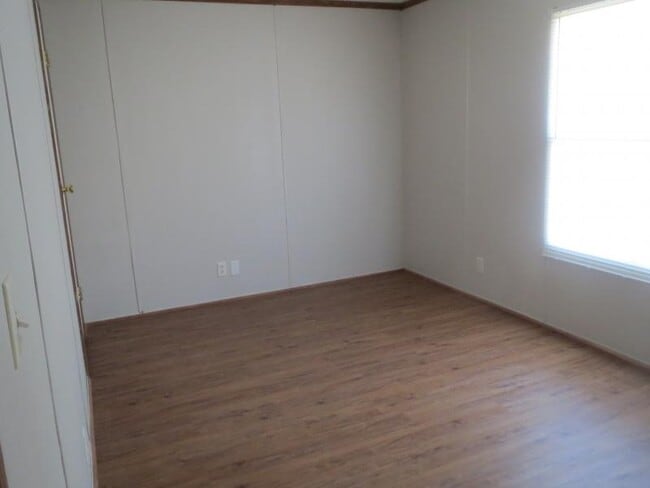 Building Photo - 213 Dogwood Ln