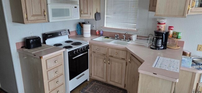 Building Photo - 5707 E 32nd St