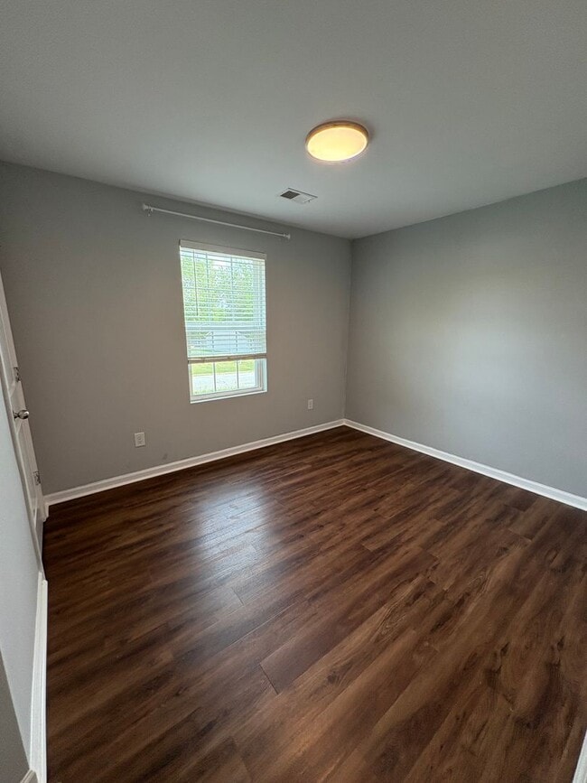 Building Photo - 4 Bedroom 2.5 Bath Home in Woodruff Near B...
