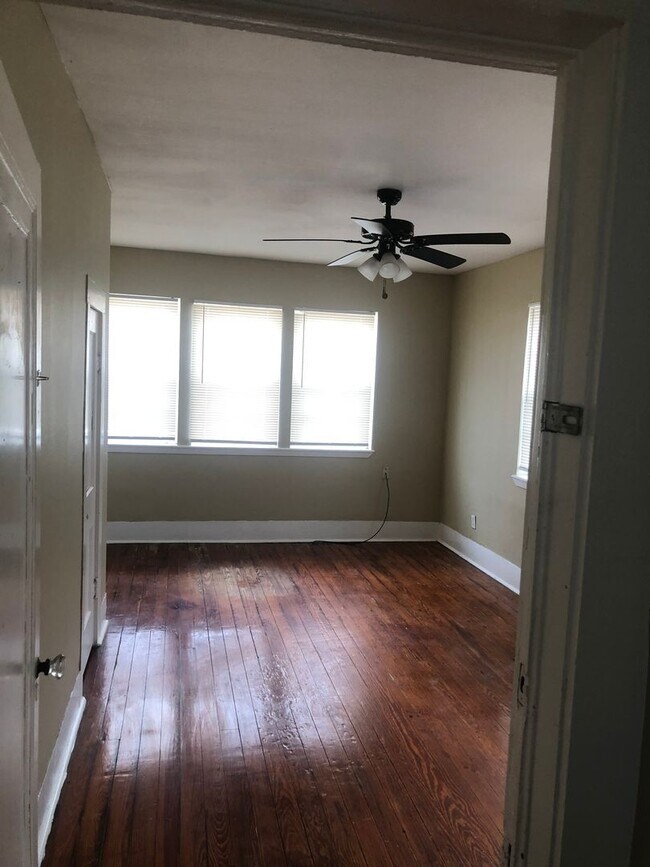 Building Photo - Charming Uptown Duplex in the Heart of Dow...