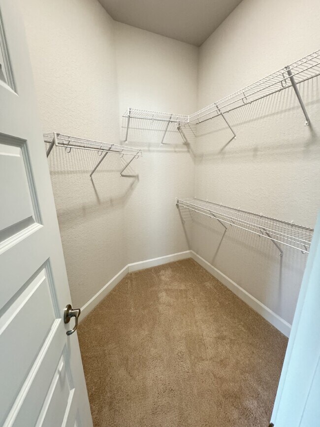 Building Photo - Coming Soon! Beautiful 4 Bedroom 2 Bathroom Single Family in Winter Haven Gated Community