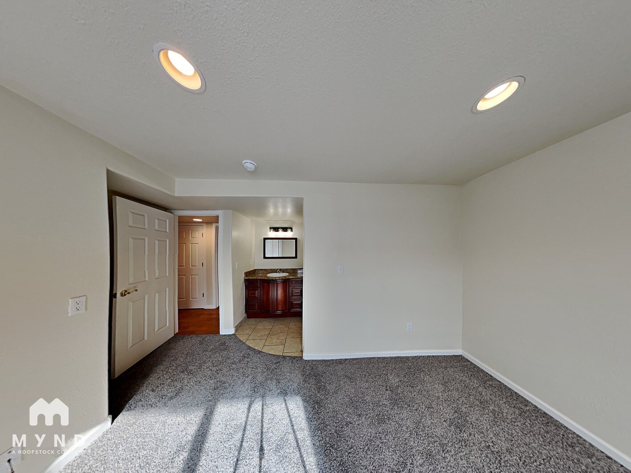 Building Photo - 875 Glen Vista Dr