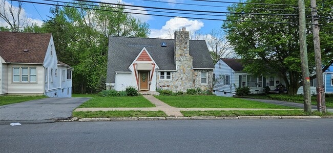 Primary Photo - 146 Monhagen Ave