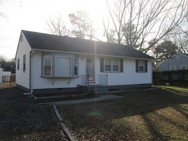 Building Photo - Three Bedroom Highland Springs Home. Available in September