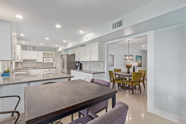 Building Photo - Beautifully Remodeled 4 Bedroom Home in Gr...