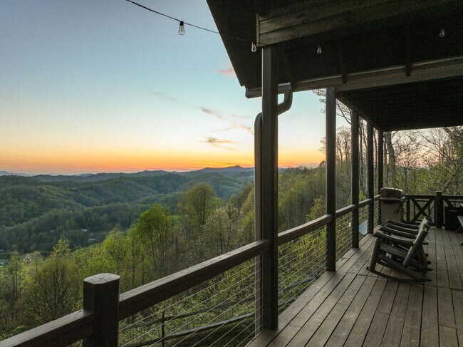 Building Photo - 140 Mystic Ridge Dr