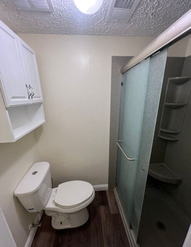 Building Photo - Coming Soon! Spacious 3-Bed, 2-Bath Home i...