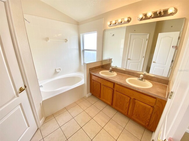 Building Photo - 3120 Rawcliffe Rd