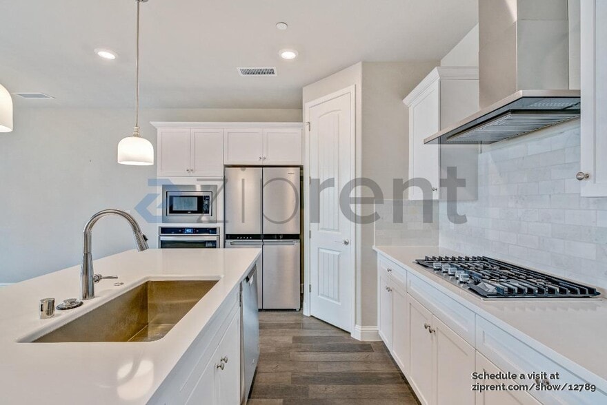 Building Photo - 1350 E Via Sentieri Dr