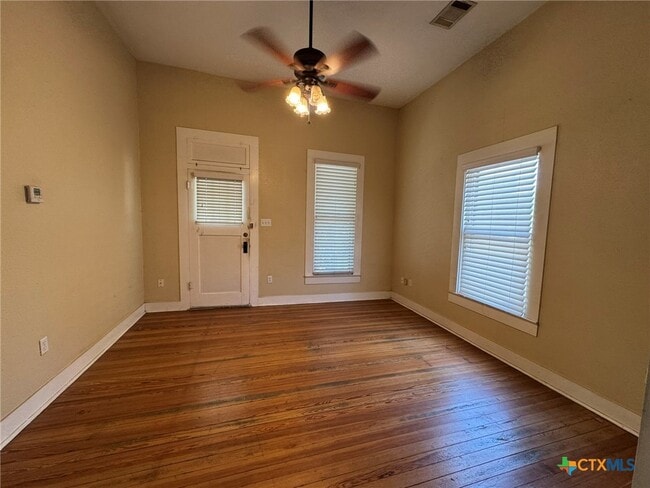 Building Photo - 435 N Milam St