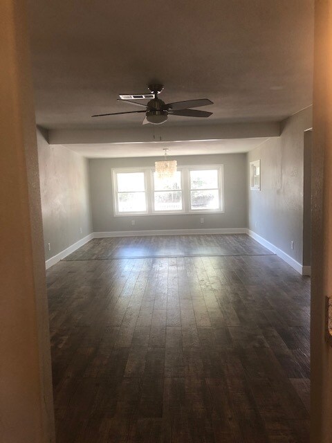 Building Photo - 3310 Oak Dr