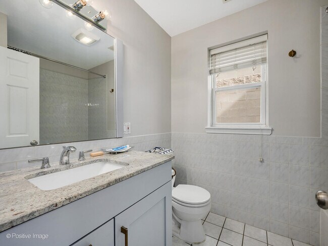 Building Photo - 1520 N Leavitt St