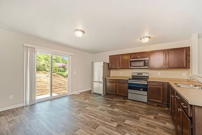 Building Photo - Incredible Value!