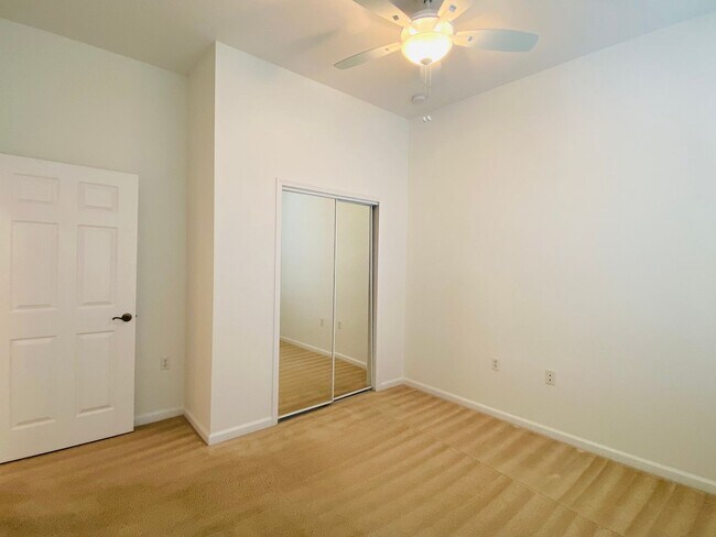 Building Photo - Baldwin Park Beauty! 3 Bed, 2 Bath 3rd Flo...